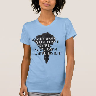 Camiseta Às vezes você tem que ser seu próprio Cavaleiro Br