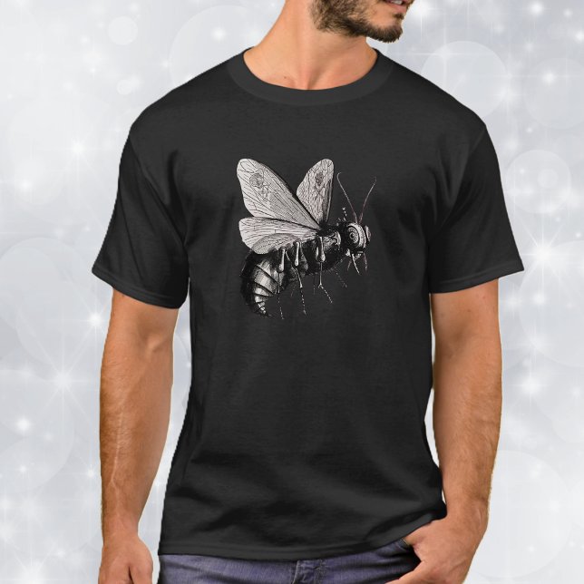 Camiseta Asas de Caveira de Abelha Gótica (Scary creepy big bee with stinger and skulls on its wings on a tee shirt.)