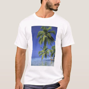 Camiseta Ásia, Ilhas Maldivas. Homem em rede em