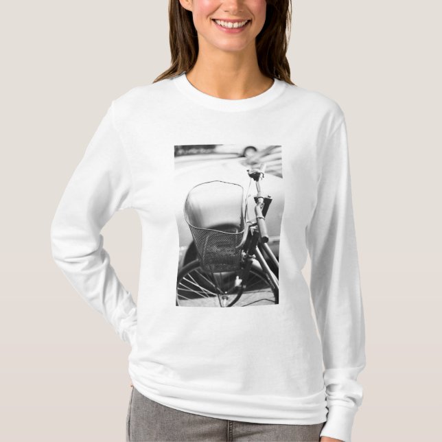 Camiseta Ásia, Japão, Tóquio. Cesta de bicicleta na Ginza (Frente)