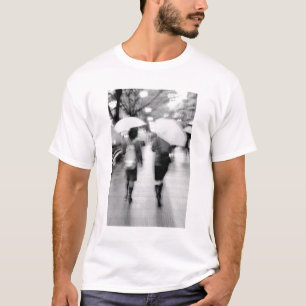 Camiseta Ásia, Japão, Tóquio. Mulheres jovens e guarda-chuv