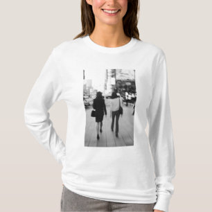Camiseta Ásia, Japão, Tóquio. Mulheres jovens no Ginza.