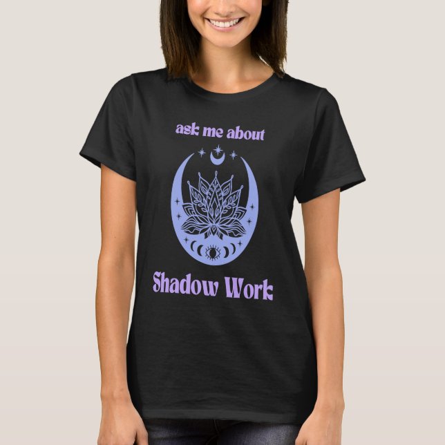 Camiseta Ask Me About Shadow Work New Age Third Eye Moon Pu (Frente)