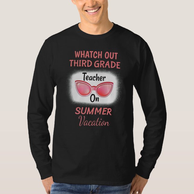 Camiseta Assista A Professores Do Terceiro Grau Nas Férias  (Frente)