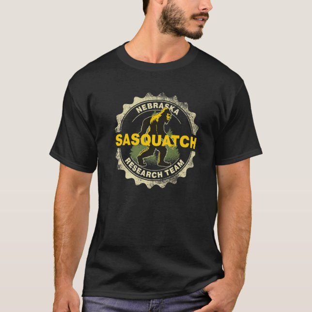 Camiseta Assistente de Pesquisa do Nebraska Sasquatch, Cren (Frente)