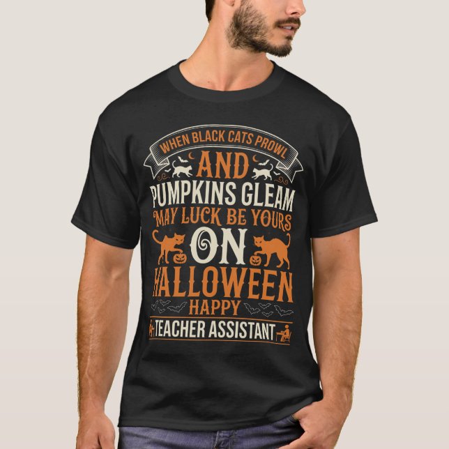 Camiseta Assistente de Professor de Halloween Gatos Pretos  (Frente)