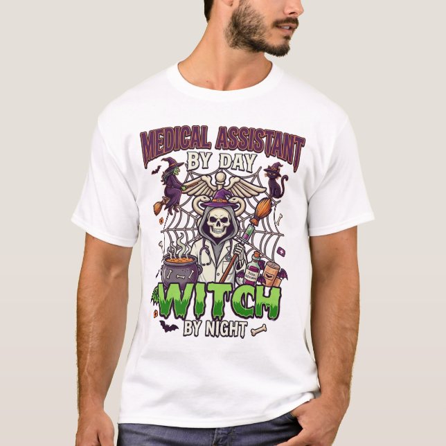 Camiseta Assistente Médico Bruxa Esqueleto Seringa Caldeirã (Frente)