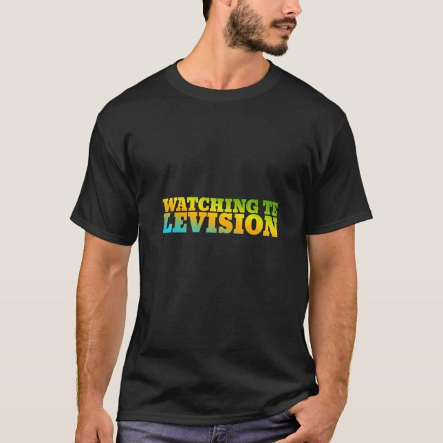 Camiseta Assistindo Televisão Projetada Com Cores Da Nature (Frente)