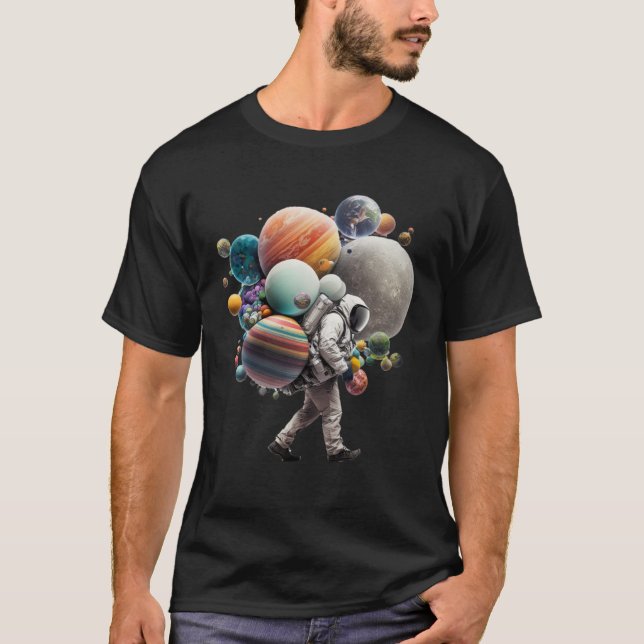 Camiseta Astronaut carrying Planets and Moons in Space (Frente)
