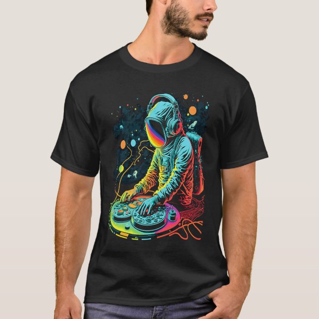 Camiseta Astronaut DJ Playing Turntables in Space EDM cool  (Frente)