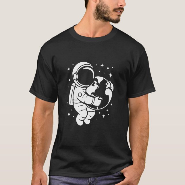 Camiseta Astronaut Holding Earth Space Graphic Art Design (Frente)