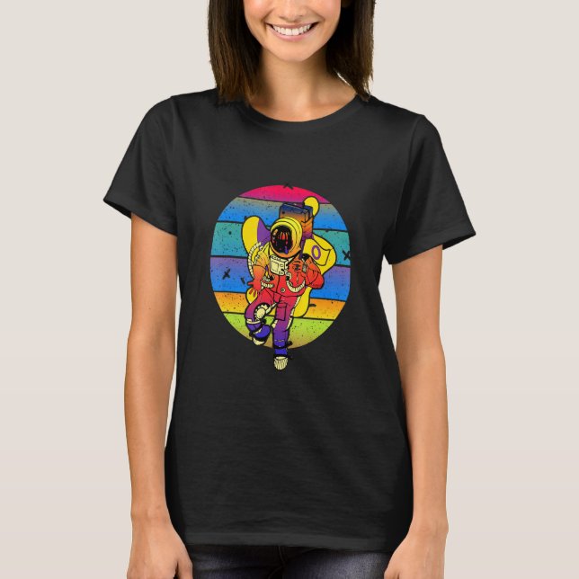 Camiseta Astronaut Holding Lgbt Flag Intersex Proud Lgbt Su (Frente)