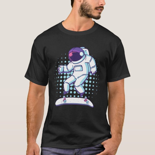 Camiseta Astronaut Skateboarder In Space Gravity Zero Skate (Frente)