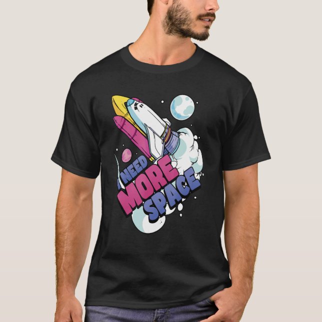 Camiseta Astronaut Space Galaxy Explorer Preciso De Mais Es (Frente)