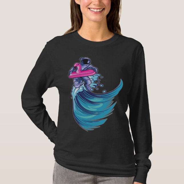 Camiseta Astronaut Surfing Ocean Waves With Pink Flamingo F (Frente)