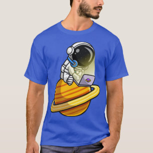 Camiseta Astronauta Bonita Tocando Laptop Em Cartoon Planet