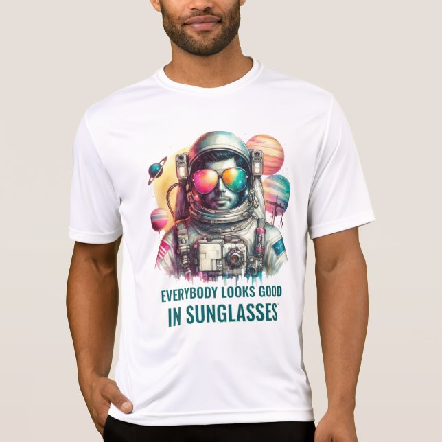Camiseta Astronauta Caprichoso de Óculos de Sol – Espaço (Frente)