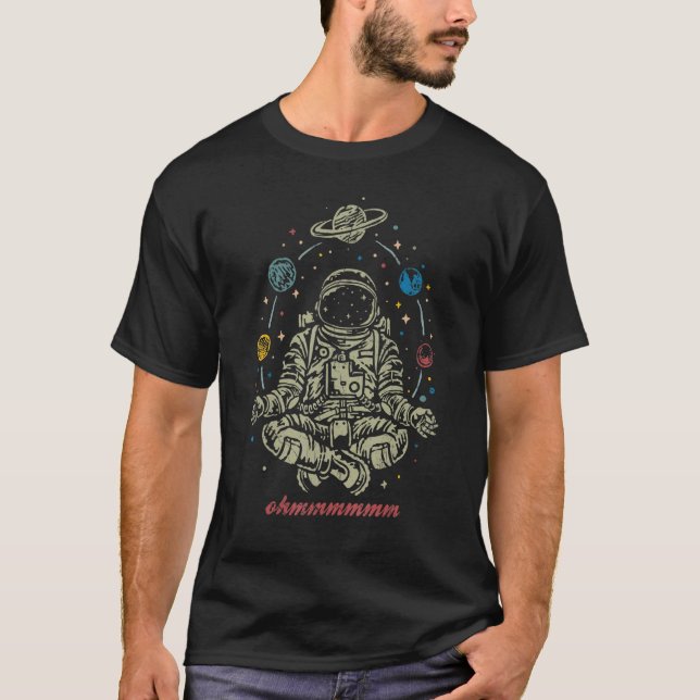 Camiseta Astronauta E Planetas Para Fãs De Yoga (Frente)