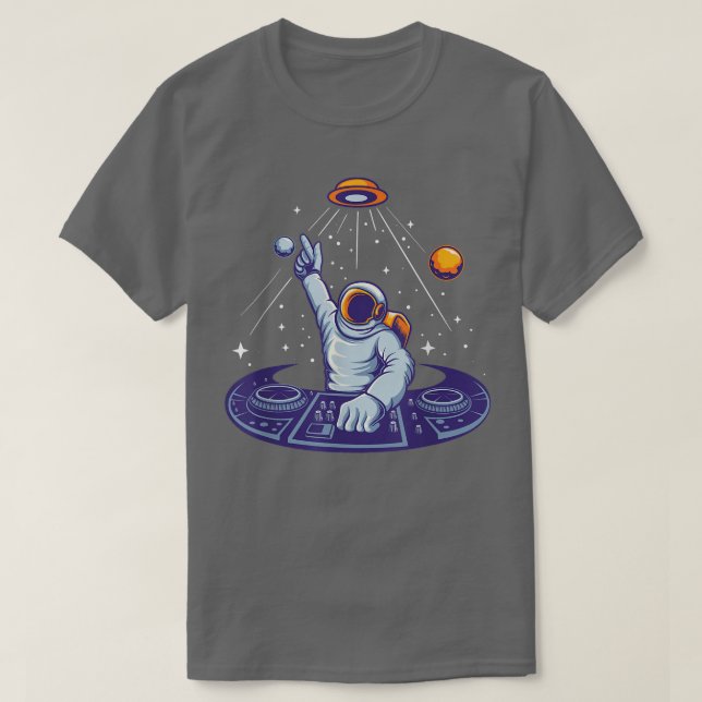 Camiseta Astronauta Em Turntables Cosmonautas Plano Da Lua  (Frente do Design)
