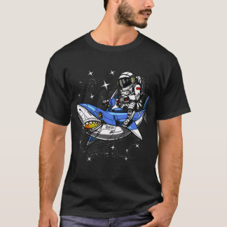 Camiseta Astronauta Espacial Montando Tubarão