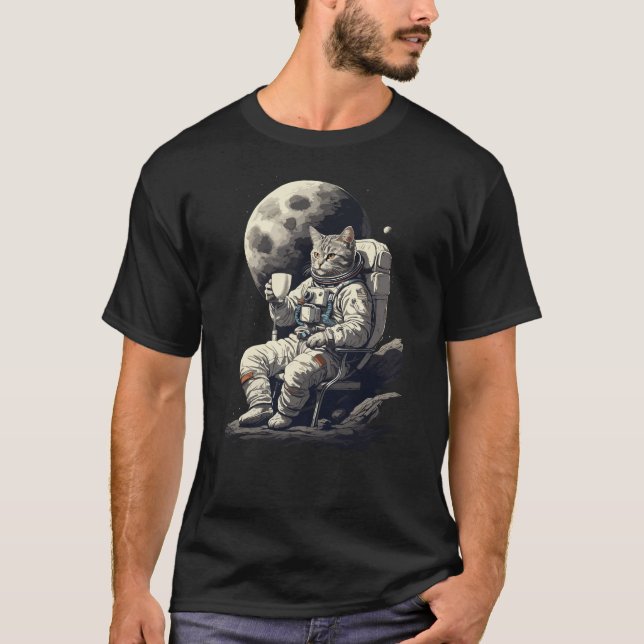 Camiseta Astronauta Gato com Xícara de Café (Frente)
