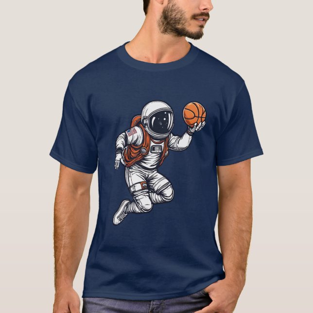 Camiseta Astronauta joga bola no espaço (Frente)