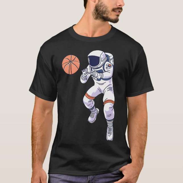Camiseta Astronauta Jogando Basquete No Espaço Exterior (Frente)