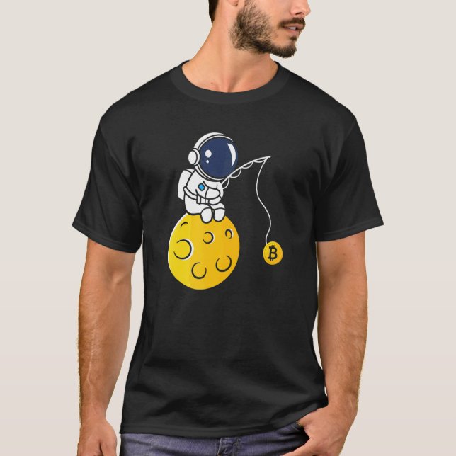Camiseta Astronauta Lua Pesca BTC Cripto Moeda Críptica B (Frente)