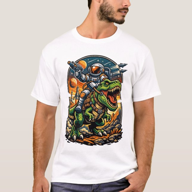 Camiseta Astronauta Montando um T-Rex – Dinosaur Espacial É (Frente)