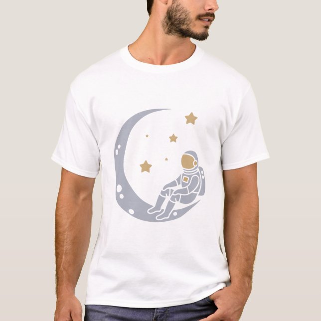 Camiseta Astronauta na Design da Lua Crescente (Frente)