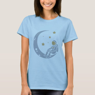 Camiseta Astronauta na Design da Lua Crescente