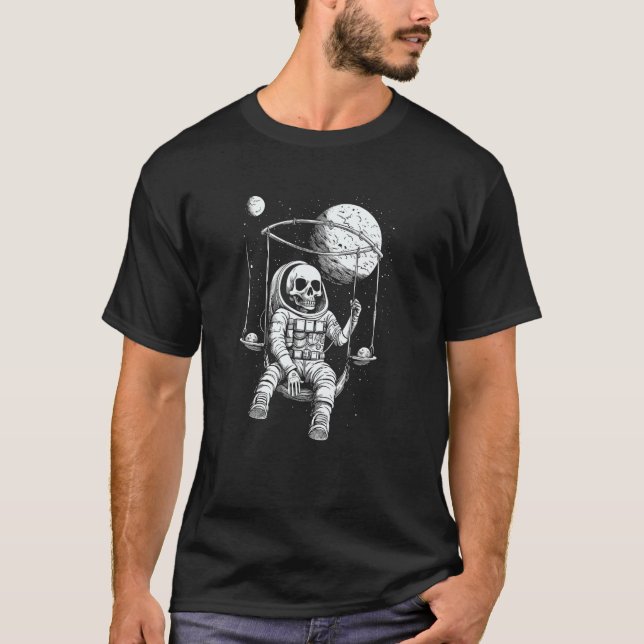 Camiseta Astronauta Nadando Casca da Lua Sk (Frente)