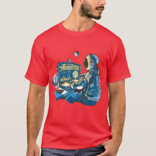 Camiseta Astronauta No Computador No Foco Espacial La