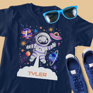Camiseta Astronauta no Exterior com Planetas e Foguete