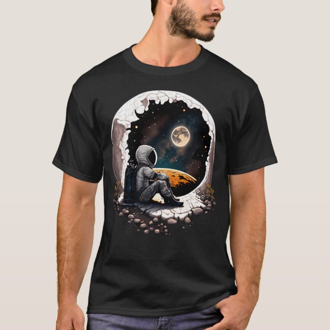 Camiseta Astronauta Olhando Para A Lua. (Frente)