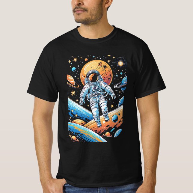 Camiseta Astronauta perdido no espaço cercado por planetas (Frente)