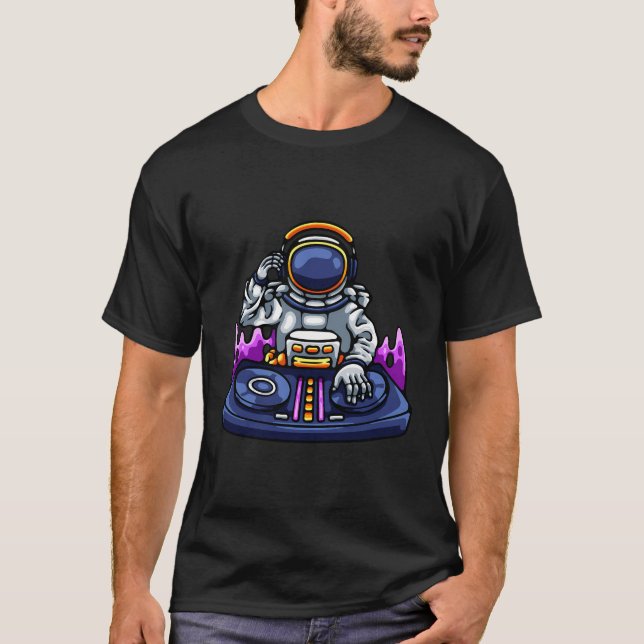 Camiseta Astronauta Psicodélico Dj No Espaço Edm Music Fest (Frente)