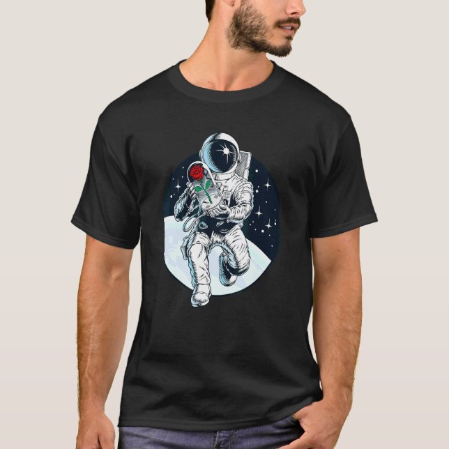 Camiseta Astronauta Romântica No Espaçador Com Rosa Fl (Frente)