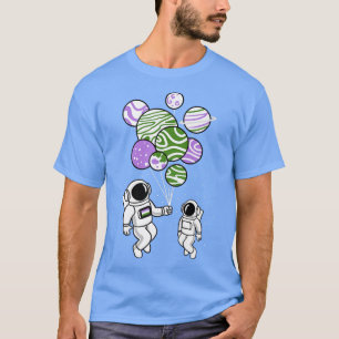 Camiseta Astronauta Segurando Balões do Planeta Genderqueer
