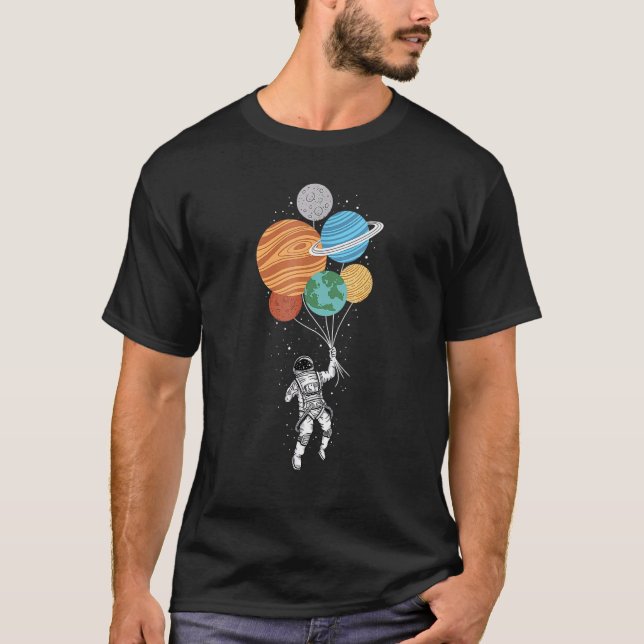 Camiseta Astronauta segurando Planeta Balões Sistema Solar  (Frente)