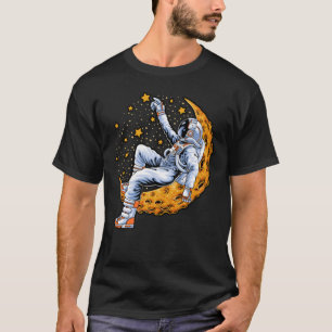 Camiseta Astronauta sentado na lua crescente