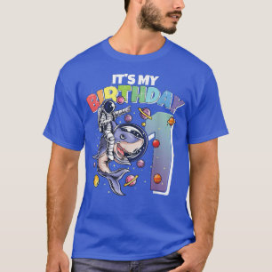 Camiseta Astronauta sobre primeiro aniversario de tubarão G