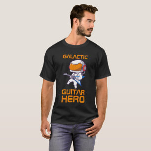 Camiseta astronauta tocando violão