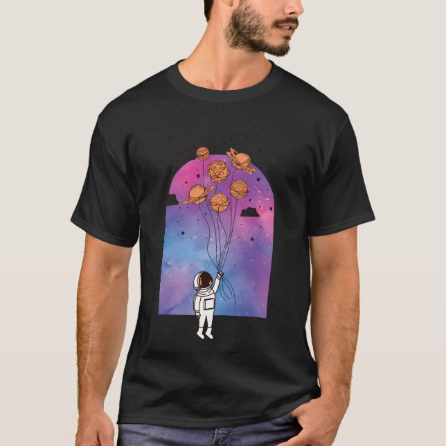 Camiseta Astronauta Viajando Com Planetas (Frente)