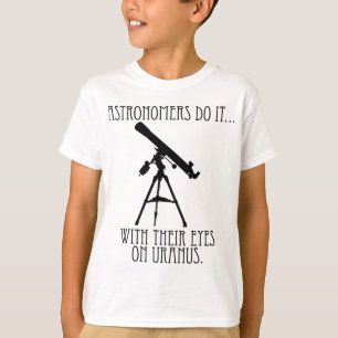 Camiseta Astrônomos Fazem Isso... Com os Olhos No Urano
