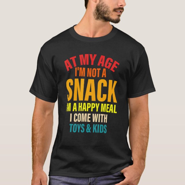 Camiseta At My Age I'm Not A Snack I'm A Happy Meal Quote (Frente)