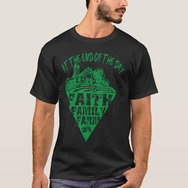 Camiseta At The End Of The Day Faith Family Farm Tractor Fa (Frente)