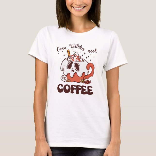 Camiseta Até Bruxas Precisam De Café (Frente)