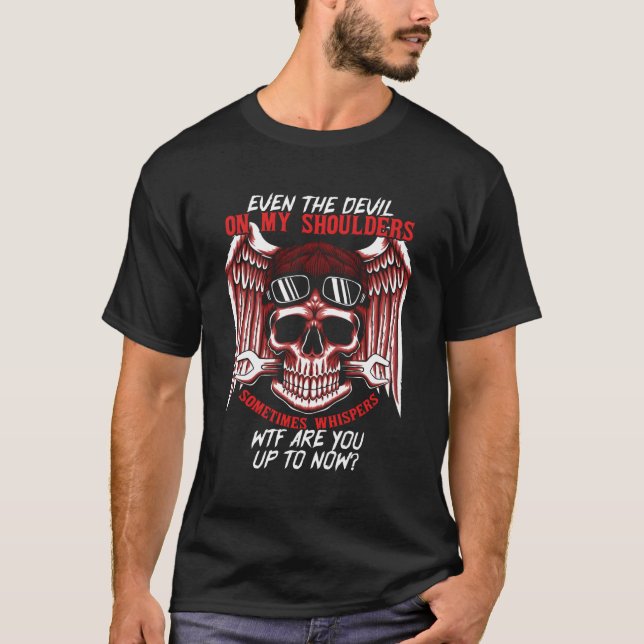 Camiseta Até O Diabo Nos Meus Ombros Às Vezes Sussurra (Frente)