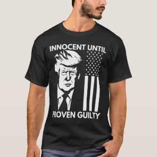 Camiseta Até Proven Guilty Trump Mugshot 2024 Bandeira Dos